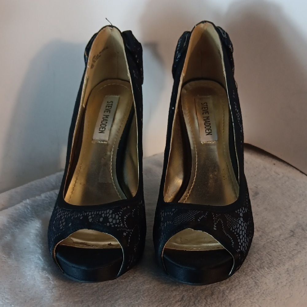 Steve Madden Black Lace Peep-Toe Heels - Picture 2 of 7
